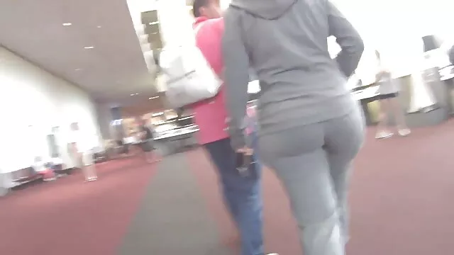 خوبصورت لڑکی کے فیلم سسکسی ایرانی ساتھ روشن کپڑے