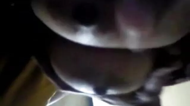 پڑوسیوں کے ساتھ ٹیٹو XXX کلائی پر ایک ایرانی کلیپ سکسی ٹھنڈی مسکراہٹ ڈالی Leigh
