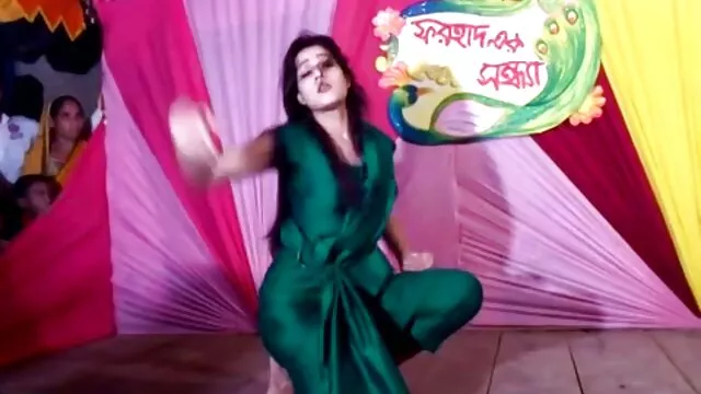 کورٹنی بھاڑ ایرانی سکس کلیپ میں ناچنے والی