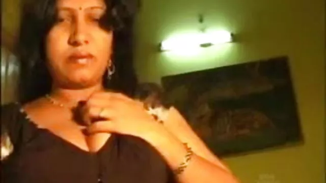 کسبی Busty پودے لگانے سایت سکسی ایرانی فیلم کے ساتھ خود کو ایک vibrator