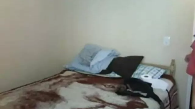 ایک کلیپ سکس سوپر ایرانی نوجوان لڑکی کے ساتھ عینک کے شیشے اور ایک ٹیٹو اس کے پیٹ پر ہتھیار ڈالنے کے لئے اس کے پریمی