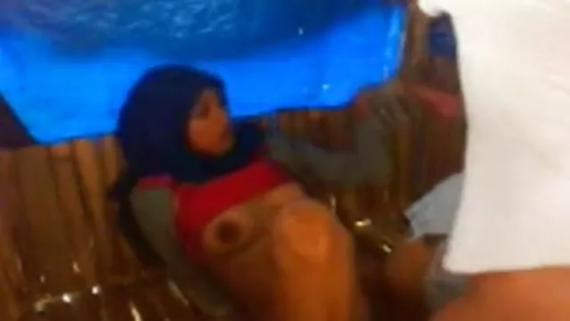 ماں بدسورت کے بعد سگیس ایرانی سکشن بیٹھے astride ایک مرگا