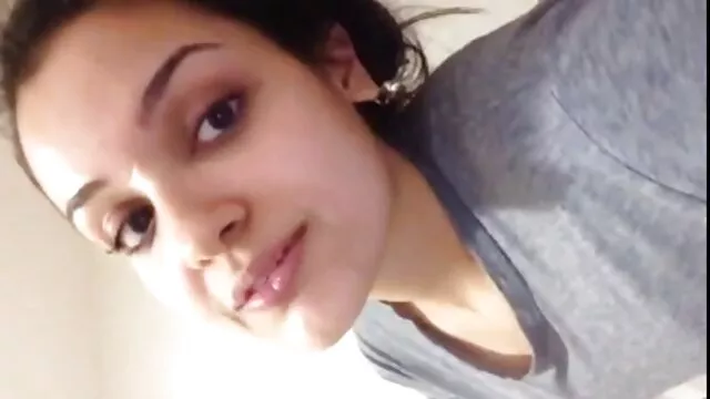 ایک روسی ویشیا نکی تصویر پھیلا ہوا ہے اس کی ٹانگوں کے سامنے سکس ایرانی جدید دانلود پروڈیوسر Rocco