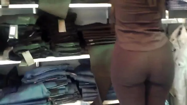 Brunette کے مشرقی جنسی اور دو دانلود سوپر ایرانی شهوانی fucker