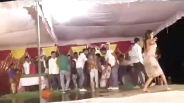 تین میں ایک بستر: سٹیلا این کلیپ سکسی تهرانی ، مرینا فرشتہ اور ایک لڑکے