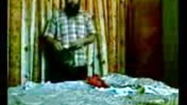 میں فیلم صکسی ایرانی آرام بستر کے ساتھ شیمپین