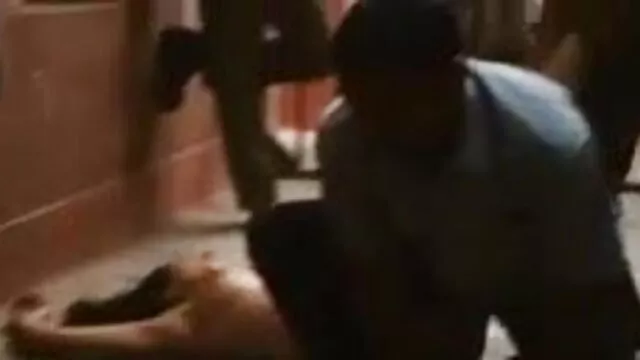 گولہ باری میں ایک خاتون براؤن بالوں والی فیلم ها و کلیپ های سکسی ایرانی خوبصورت بڑی چوچیان کے ساتھ بستر پر مختلف طریقوں سے