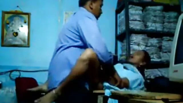 مال غنیمت سے مالا مال ہے مال کلیپ لز ایرانی غنیمت کے ساتھ بڑی نیٹلی چیری اس کے شوہر سے ملاقات ایک گھنٹے کے لئے