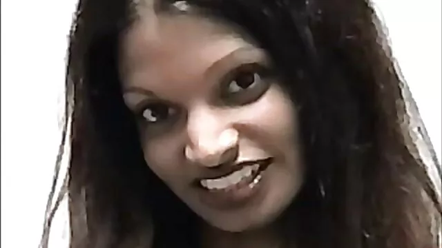 Chic لڑکی نکی دانلود فیلم های سکسی جدید ایرانی ظاہر کرتا ہے گدا کے تحت چکن پہلی بار کے لئے